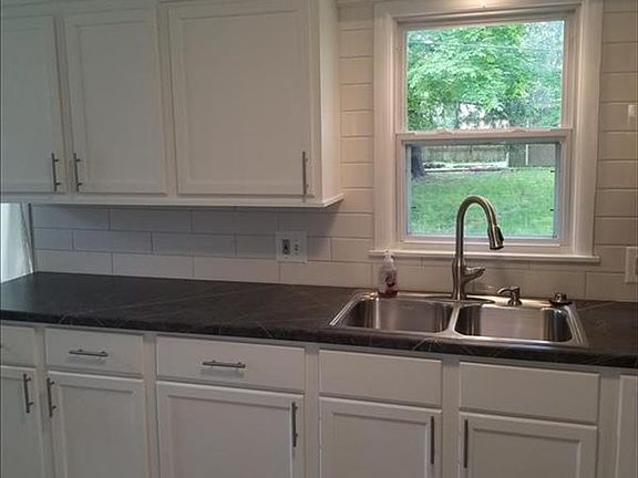 5th image of 421 Lakeview Dr