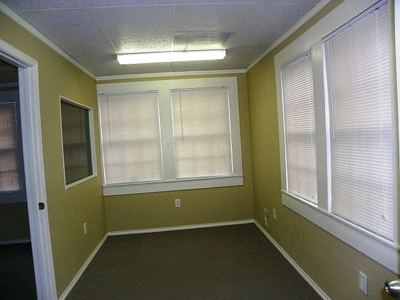 5th image of 1302 E Lufkin Ave