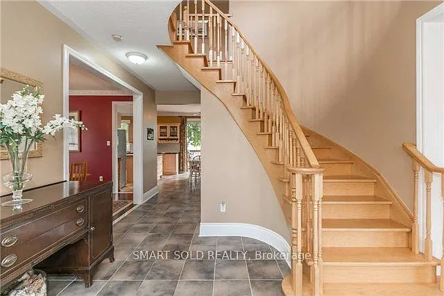 704 Foxcroft Blvd — Photo 2