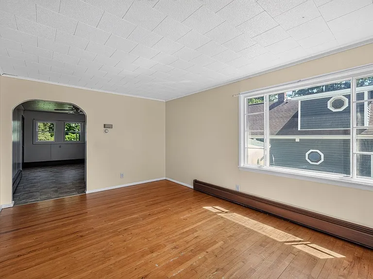 11 Spencer Ave — Photo 12