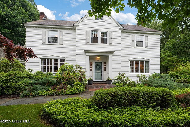 3rd image of 20 Darroch Road