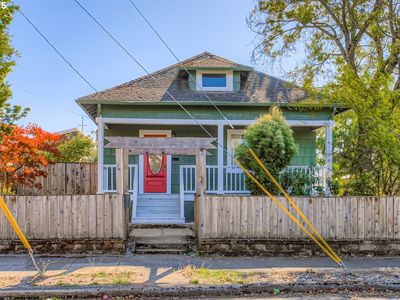 6716 SE Mall St, Portland, OR, 97206