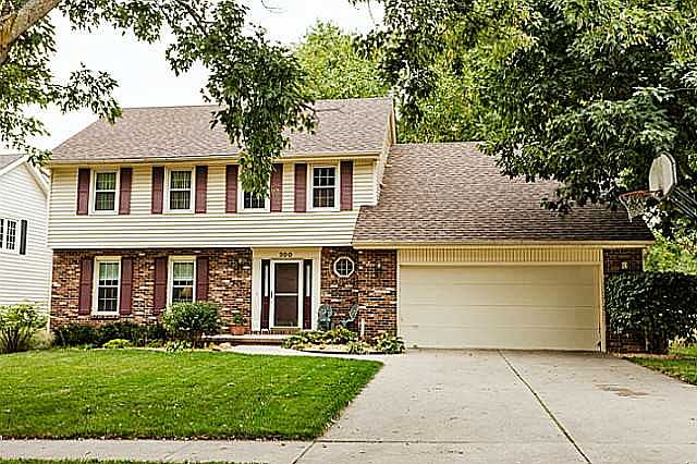 1st image of 300 40th St