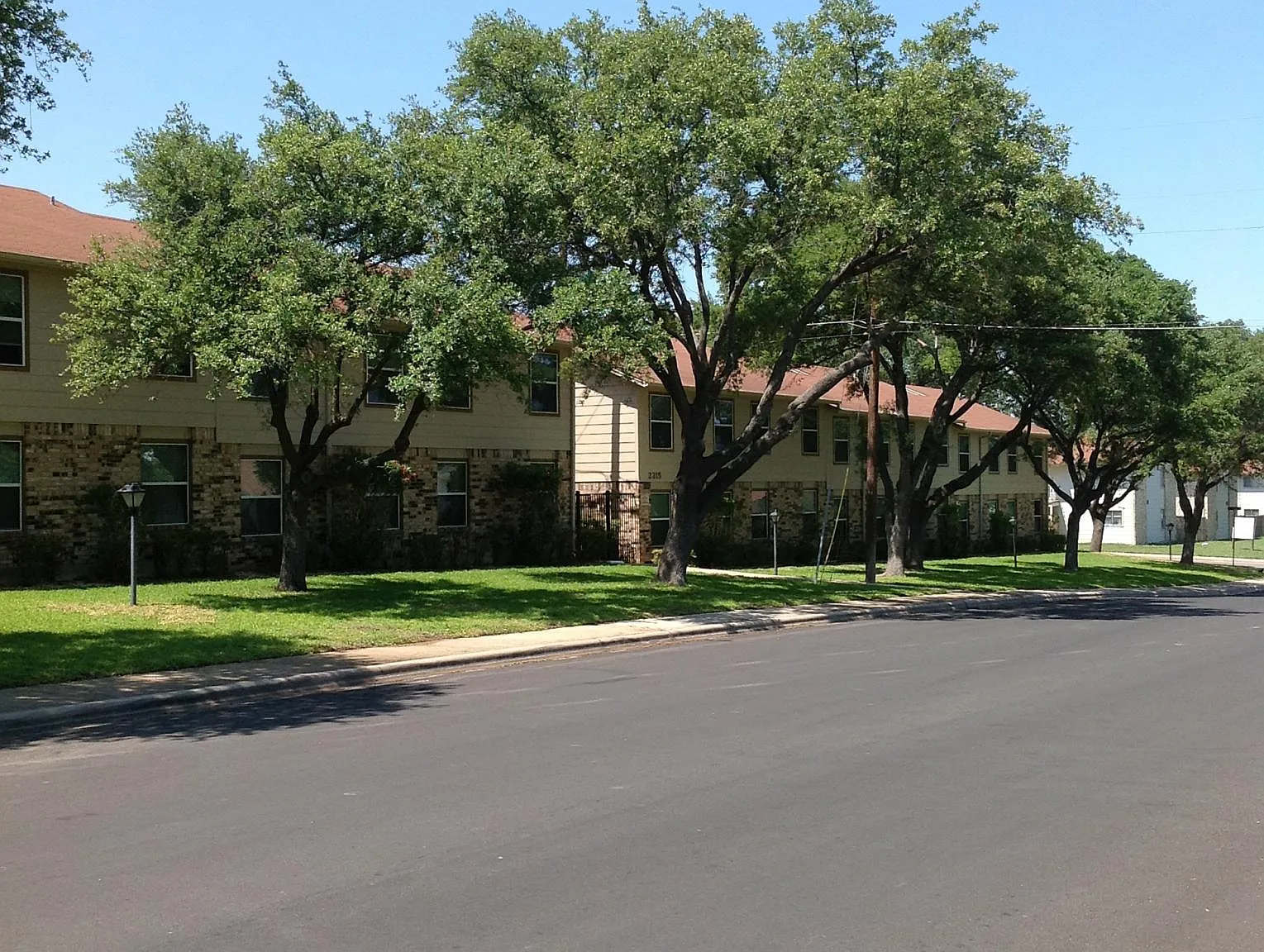 2 bed, 1.5 bath, 1040 sqft, $895 — Photo 2