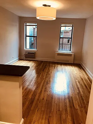Rented by Metropolis Real Estate of Manhattan | media 29