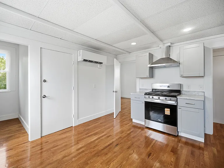 27 Linden St #27 — Photo 8