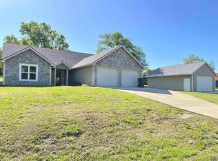 8051 Rock Creek Dr, Ozawkie, KS 66070