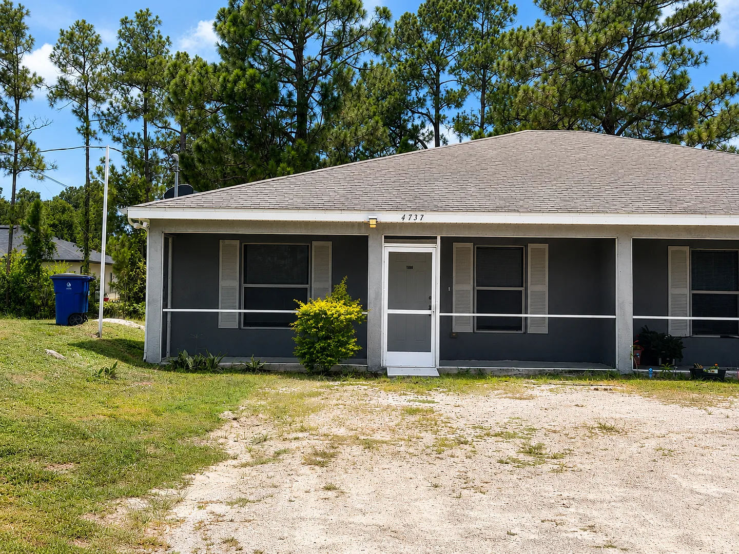 Move-In Ready 3/2 Duplex | Lawn Care & Salt Service Included | Free Application!! — Photo 1