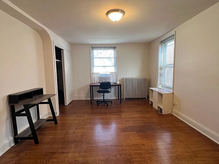 2211-13-15 Spruce Street — Photo 5