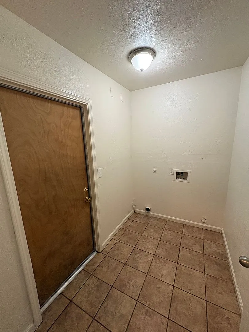 Remolded Tulare Home Rent Ready! — Photo 4