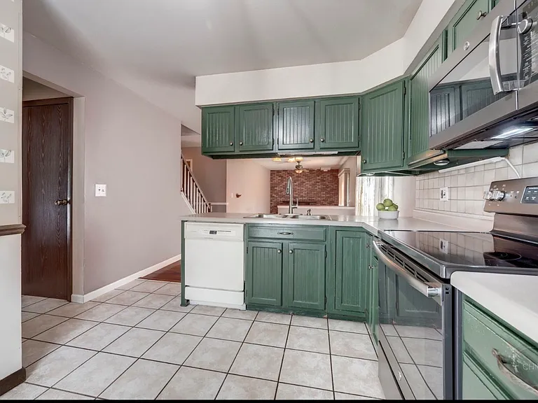 989 Tioga Ct — Photo 16