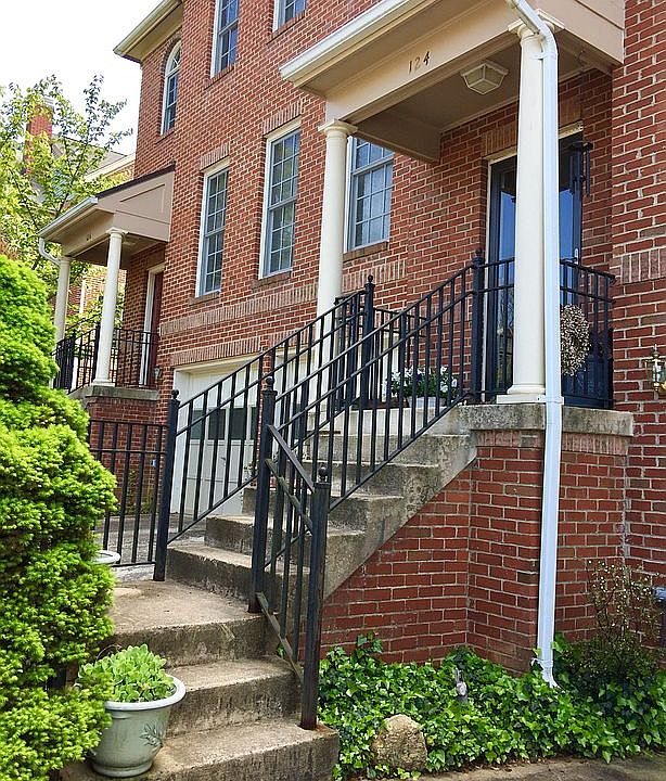 1st image of 124 Mosby Cir