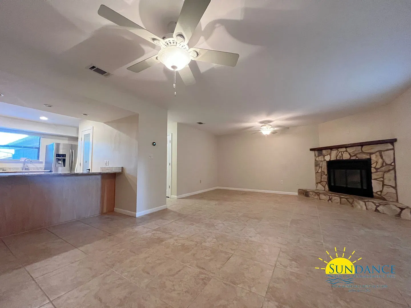 Stunning 3 Bedroom Home in Shalimar! — Photo 2