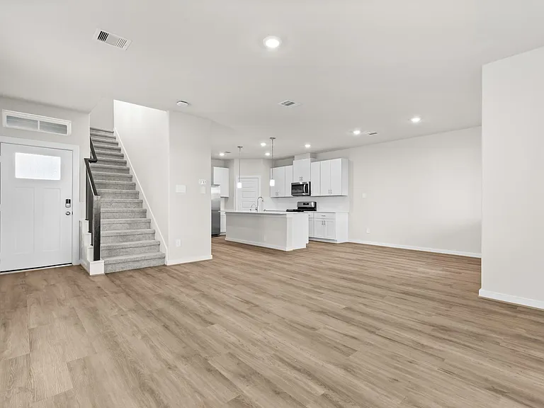 2213 Bay Breeze Dr — Photo 2