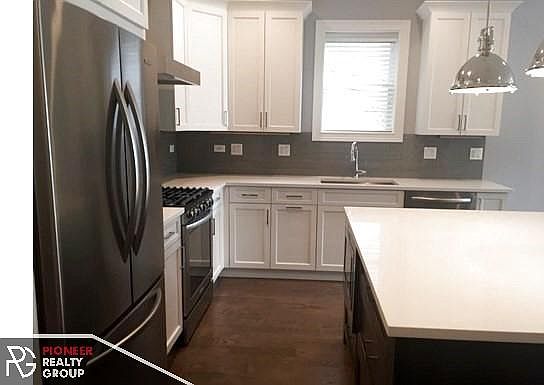 4th image of 1241 W Oakdale Ave #3EMB