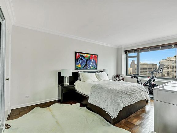 5th image of 160 E 65th St APT 24E