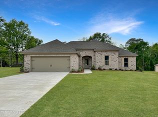 703 Magnolia Point Cir, Pearl, MS 39208