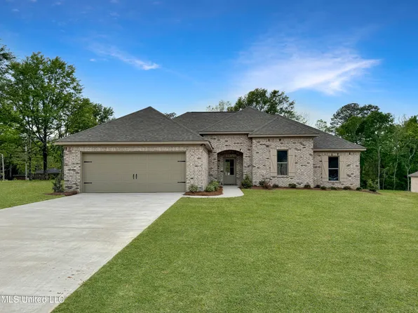 703 Magnolia Point Cir, Pearl, MS 39208