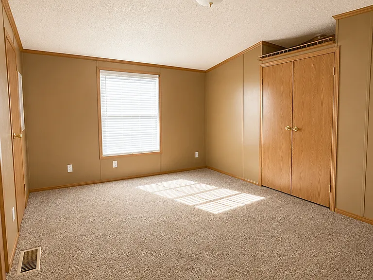 925 N Wesley St — Photo 11