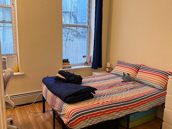 4th image of 547 Adams St #3