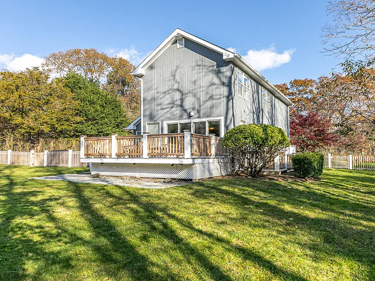 200 Woodbine Dr — Photo 21