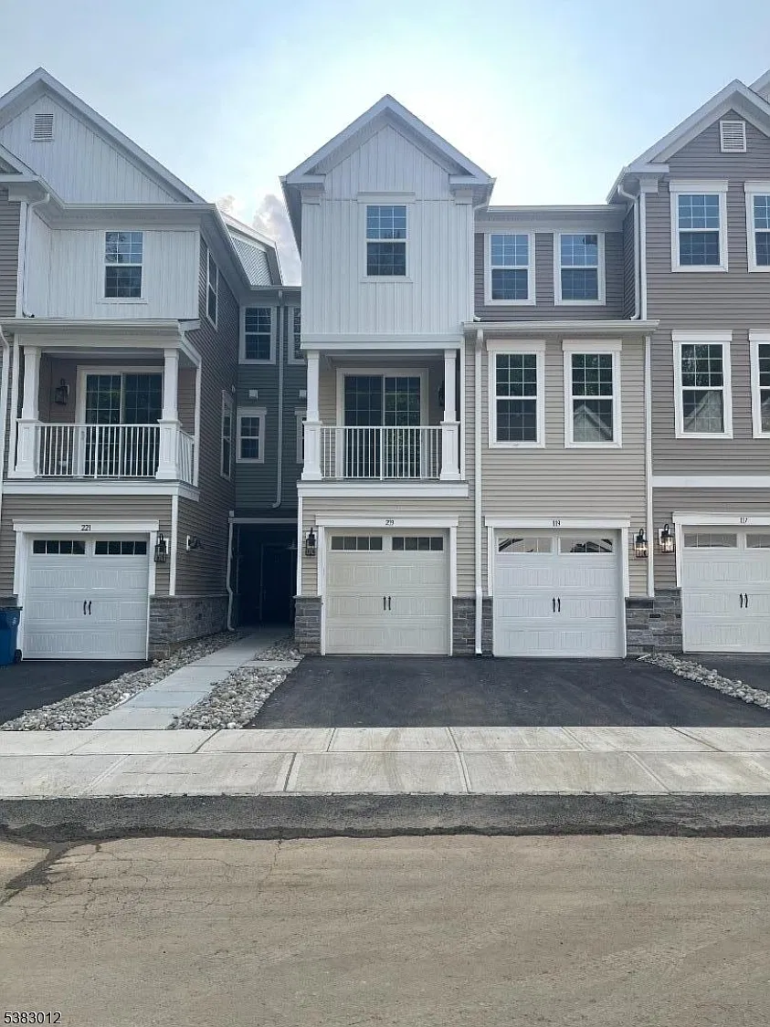 2 bed, 3.0 bath, $4,150 — Photo 1