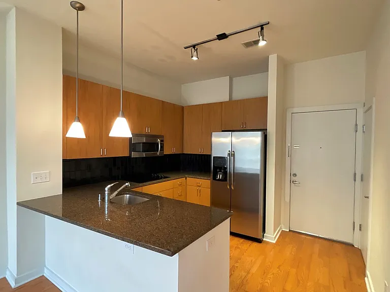 525 E 6th St #301 — Photo 2