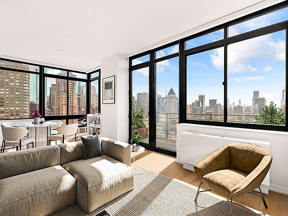 4th image of 200 W 60th St APT 32F