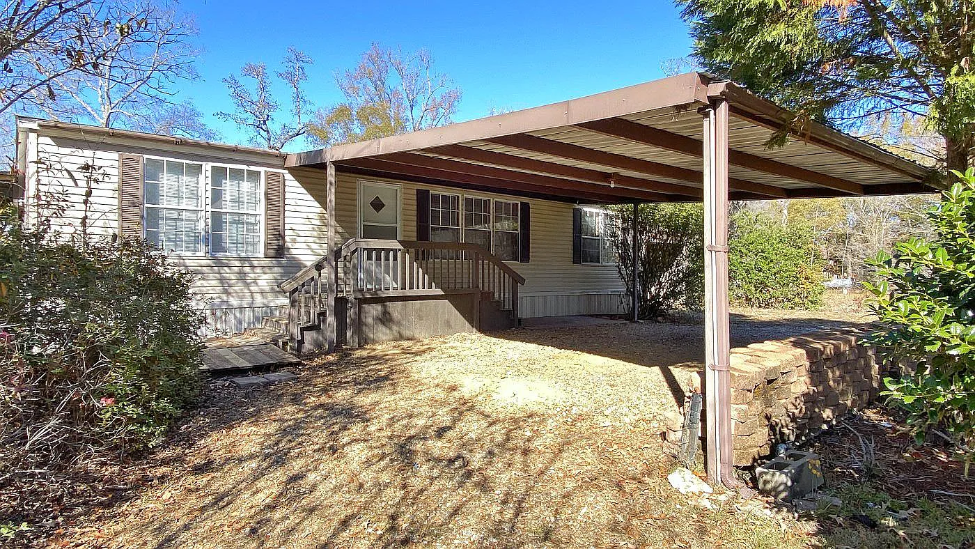 3 bed, 1320 sqft, $1,300 — Photo 2