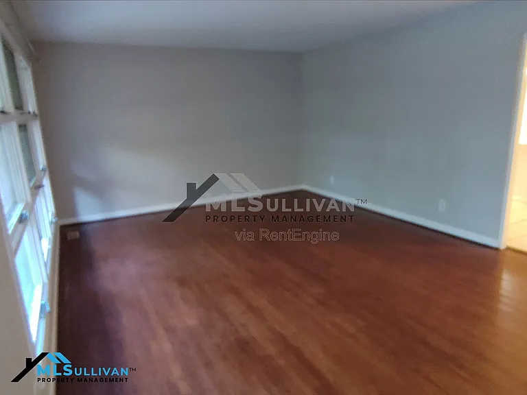 1521 Euclid Rd — Photo 8