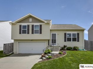 8915 Read St, Omaha, NE 68122