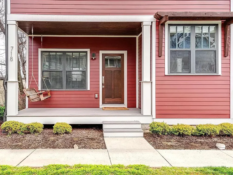 718 Centerpoint Ln — Photo 2