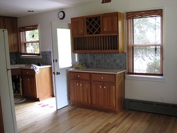 Kitchen entry. New blinds and paint.