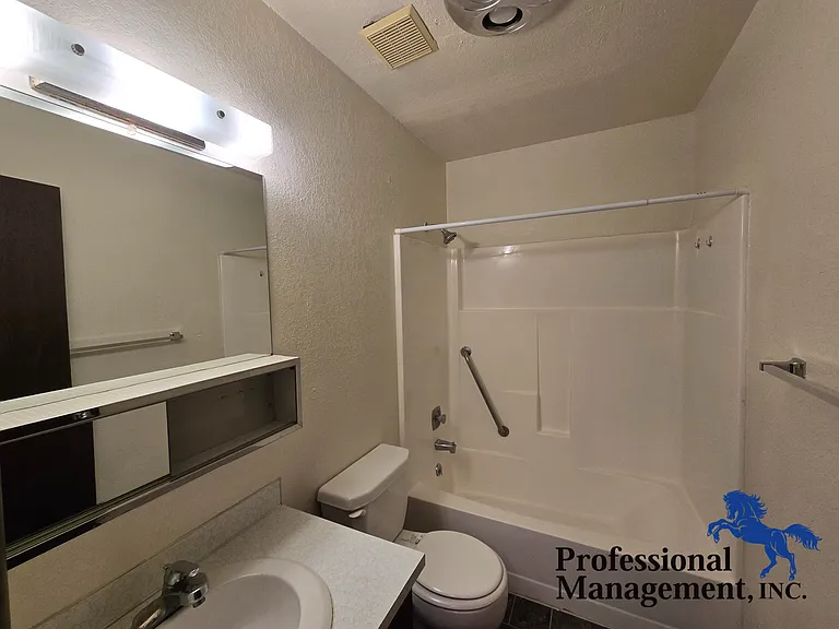 1361 Easy St #5 — Photo 6