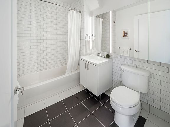 5th image of 70 Pine St APT 2904
