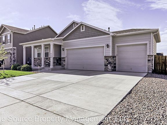 5th image of 928 Charlton Dr
