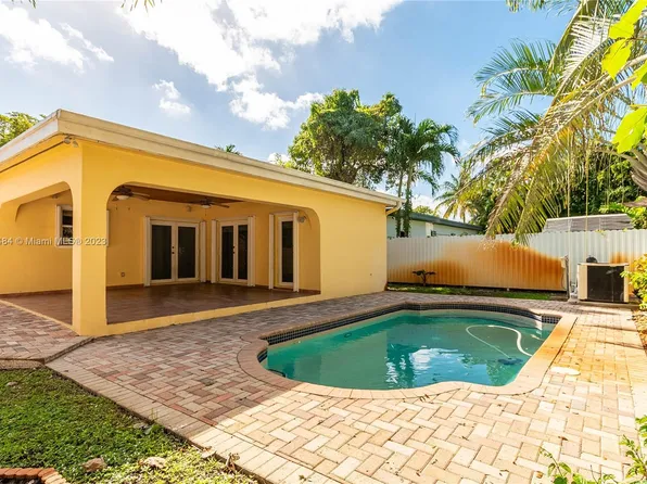 6247 SW 10th St, West Miami, FL 33144