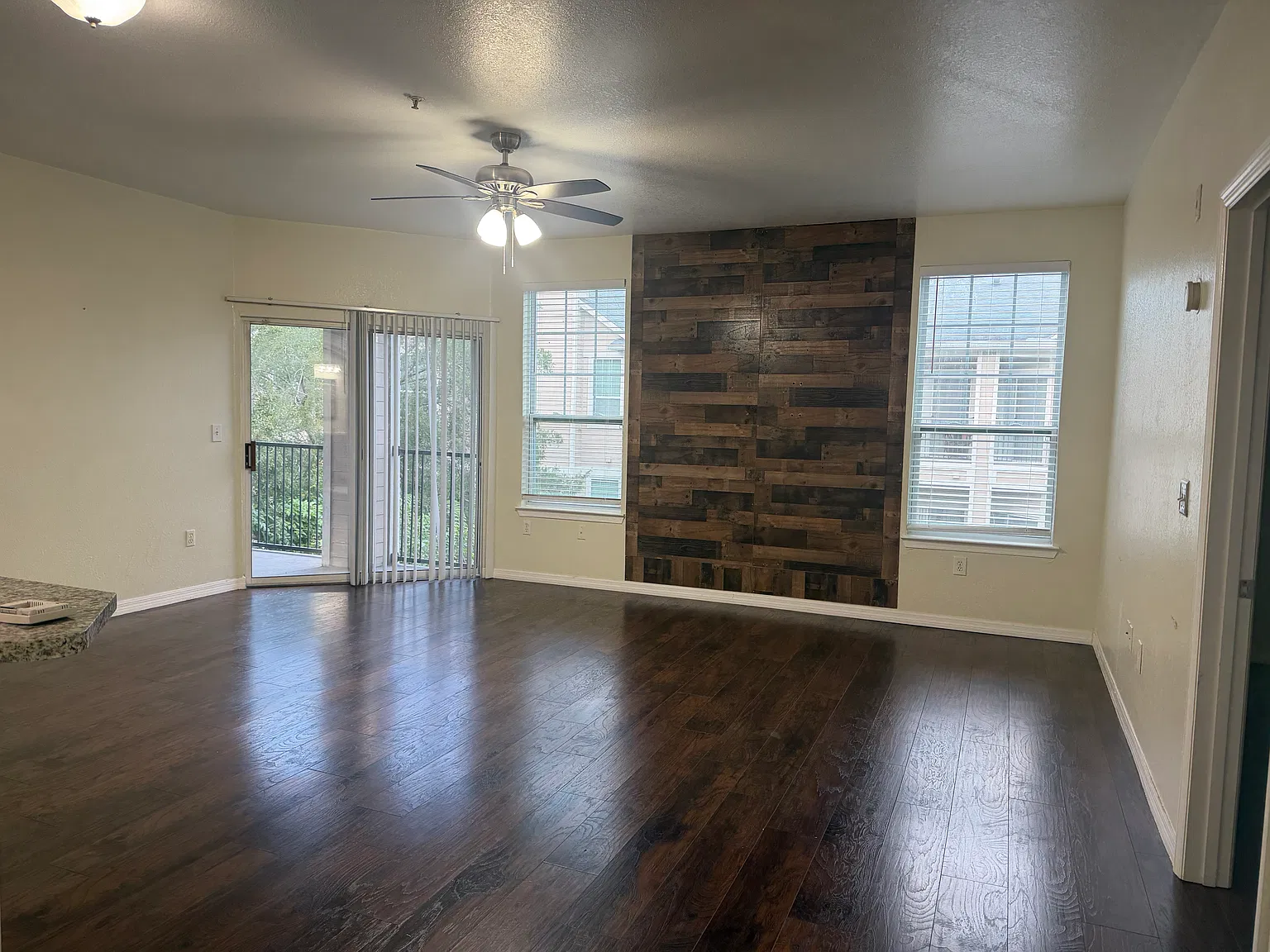 2 bed, 1031 sqft, $1,700 — Photo 4
