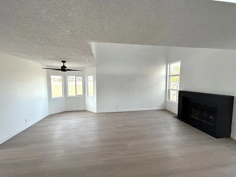 12040 Woodbridge Dr — Photo 8