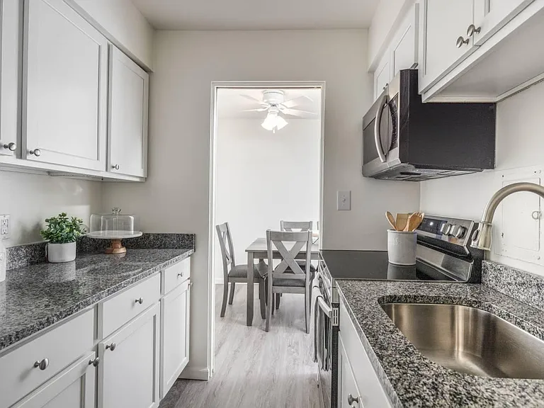 Solon Park Apartments — Photo 4