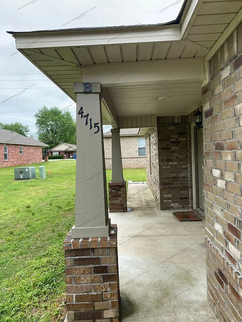 2 bed, 2.0 bath, 927 sqft, $1,000 — Photo 3