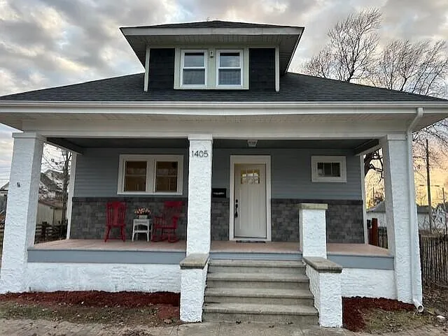 1405 Elston St photo 1