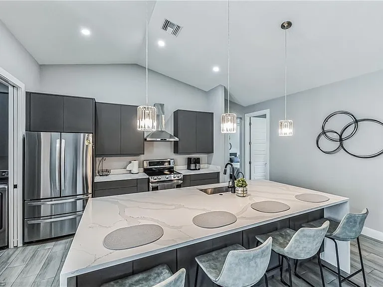 4618 Catalina Ln — Photo 7