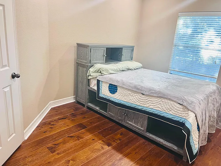 10905 Roy Butler Dr — Photo 28