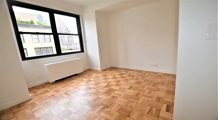 Rented by Manhattan Realty Group | media 18