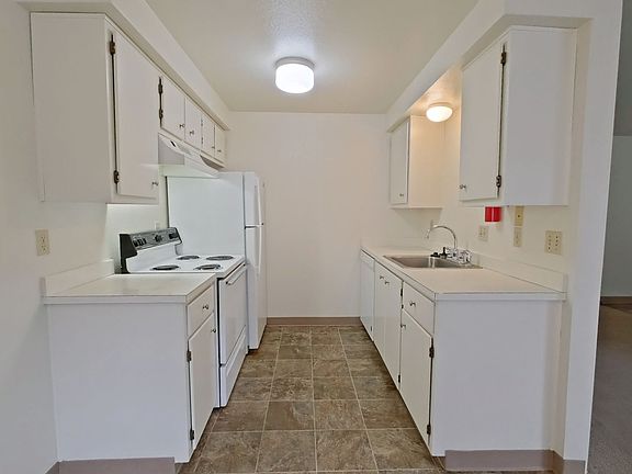 5th image of 345 SE Lilly Ave #C