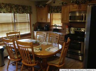 4324 Victory Blvd, Staten Island, NY 10314