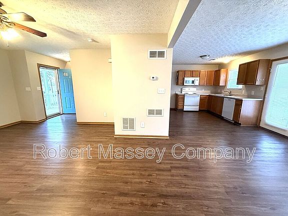 3rd image of 7127 Black Mountain Dr