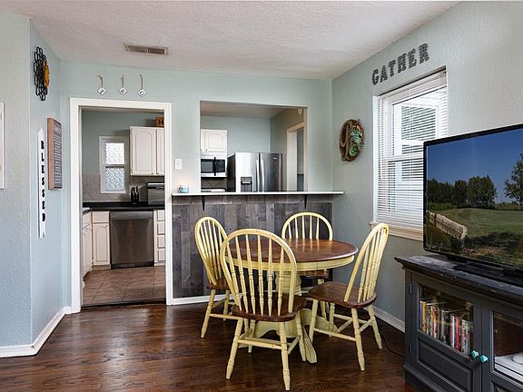 5th image of 722 Pecan Dr