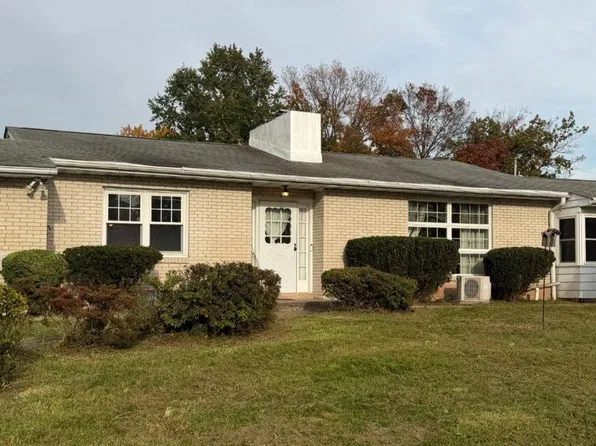 710 White Pine Ln, Pottstown, PA 19464